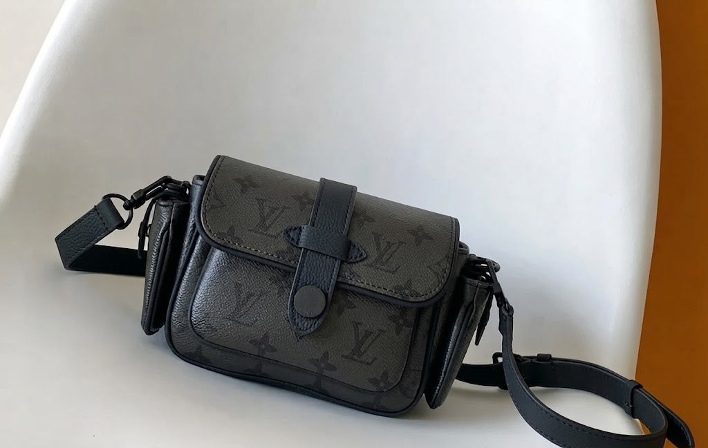 Louis Vuitton Multi-Pocket Messenger