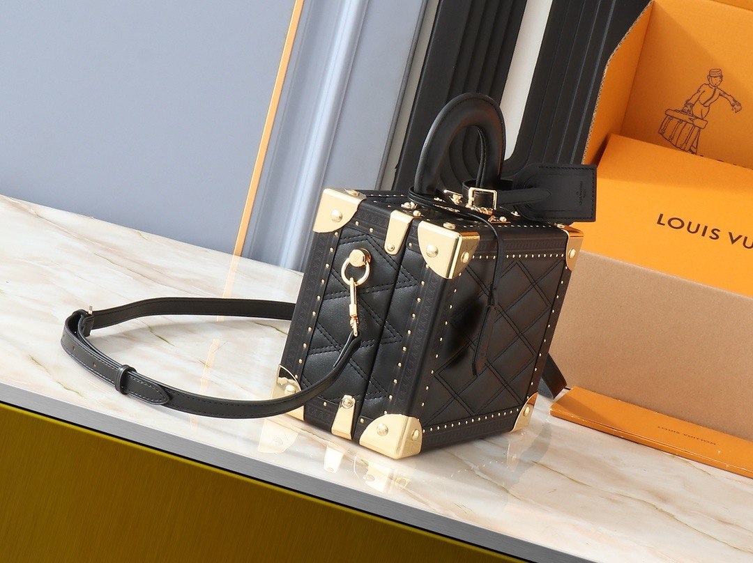 Louis Vuitton Petite Malle