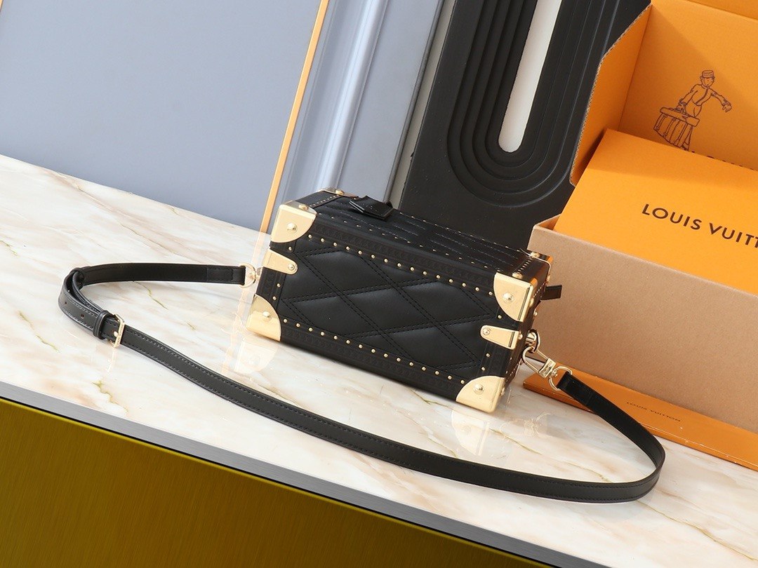 Louis Vuitton Petite Malle