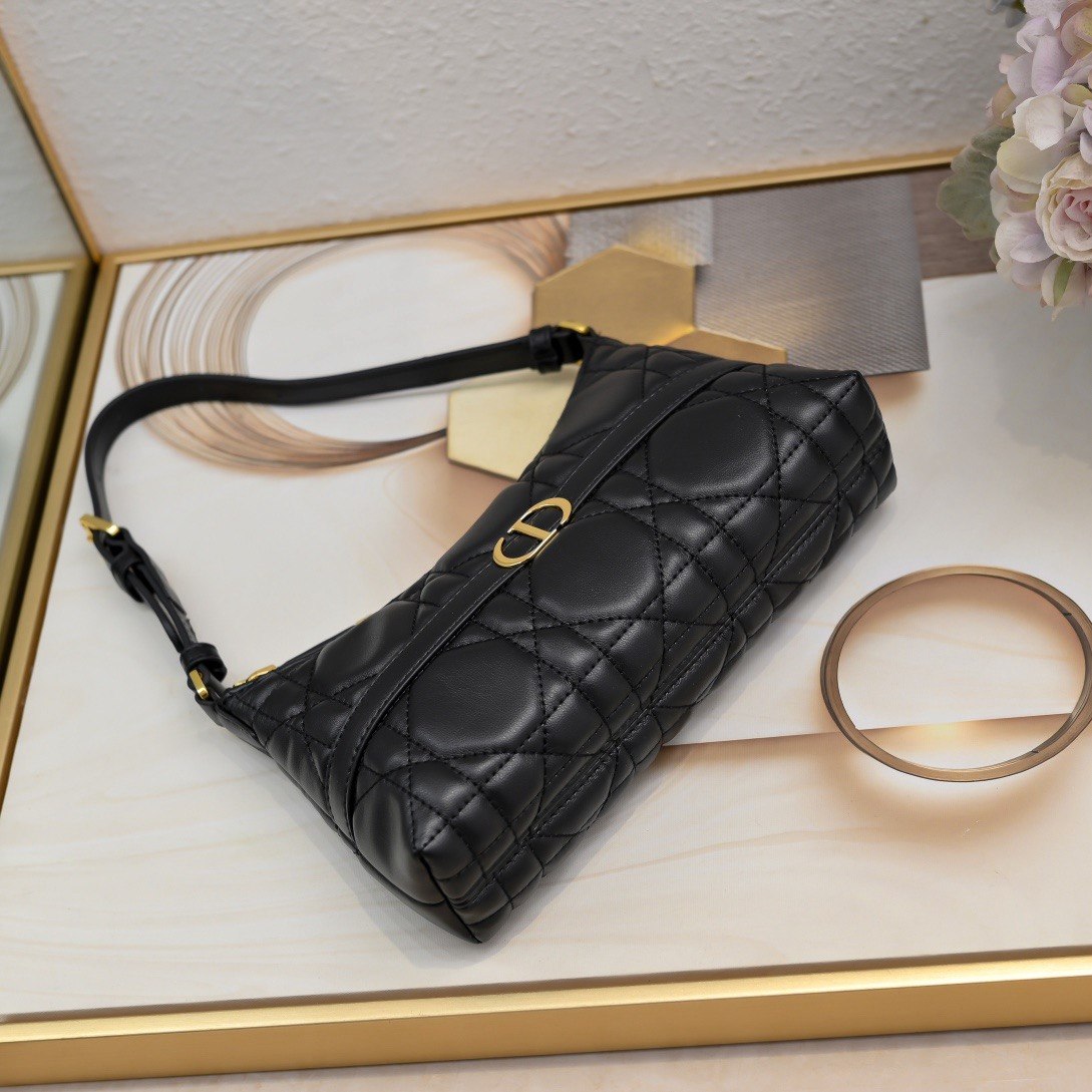 Dior Groove