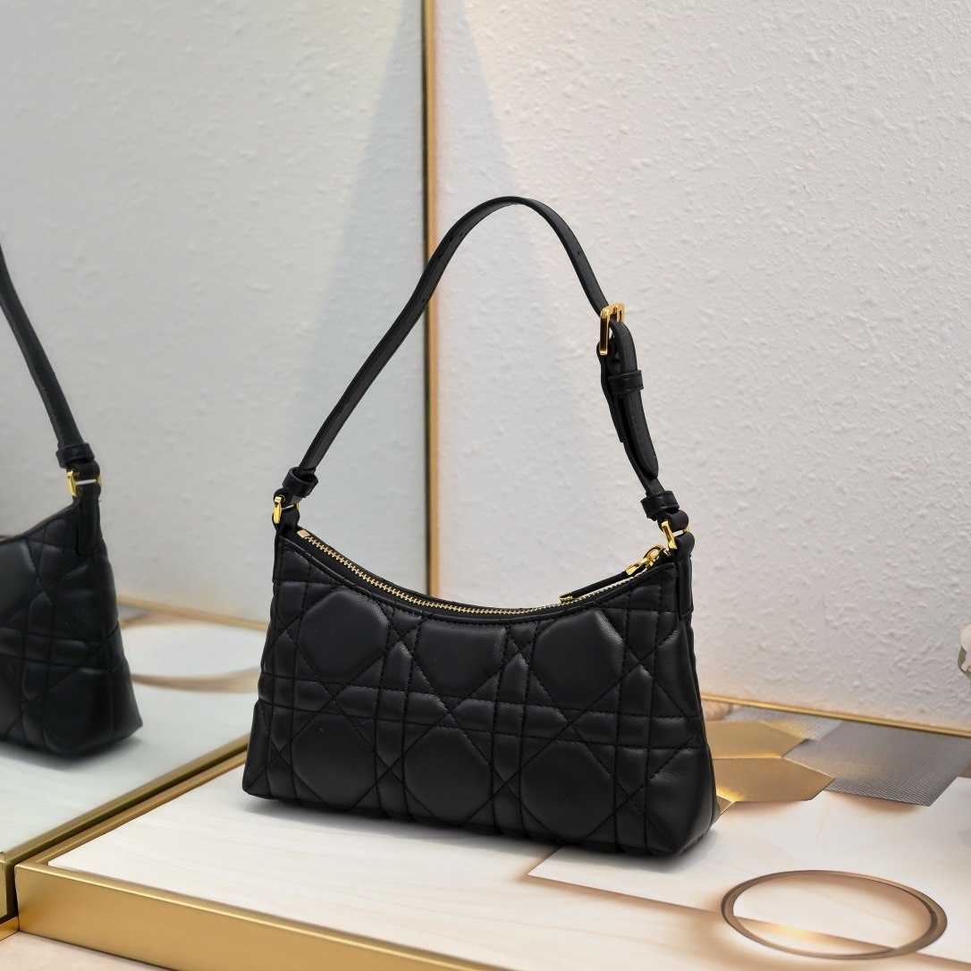 Dior Groove