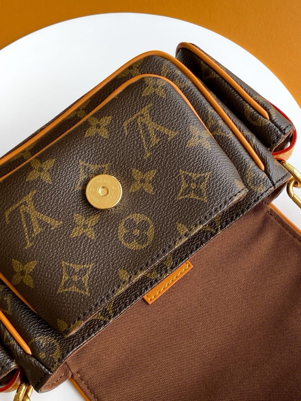 Louis Vuitton Multi-Pocket Messenger
