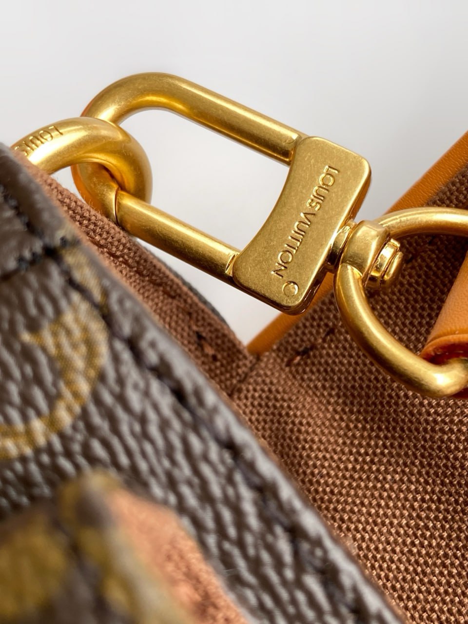 Louis Vuitton Multi-Pocket Messenger