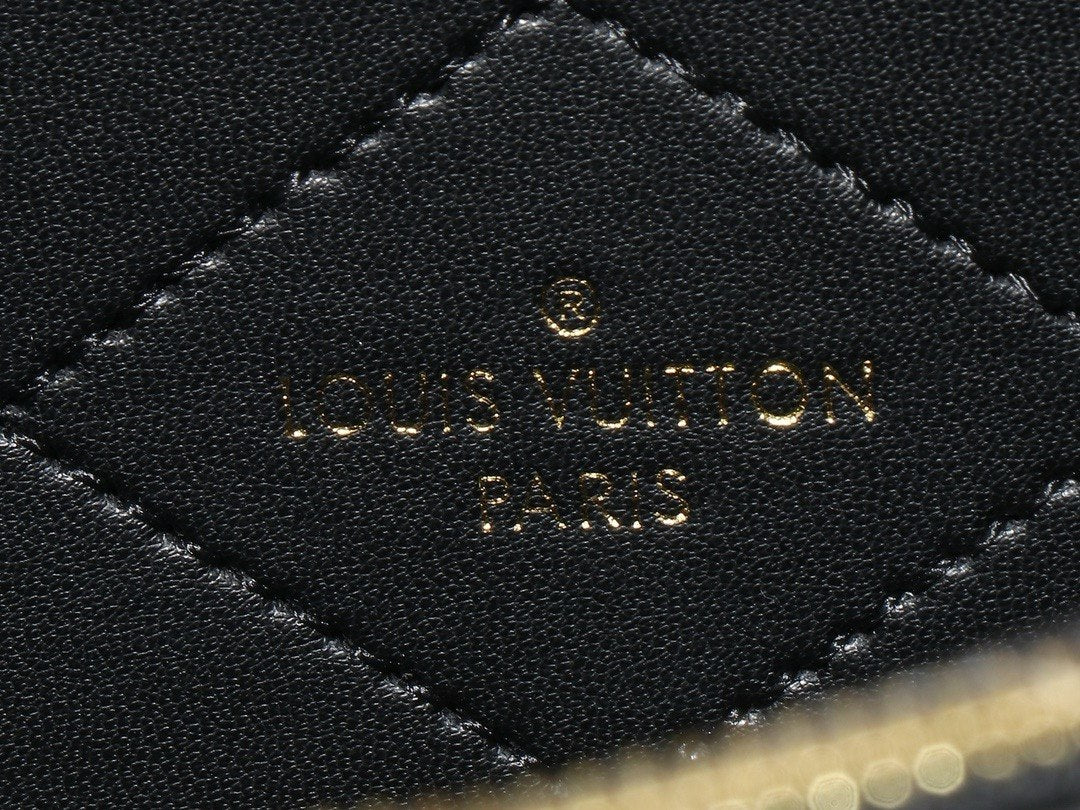 Louis Vuitton Petite Malle