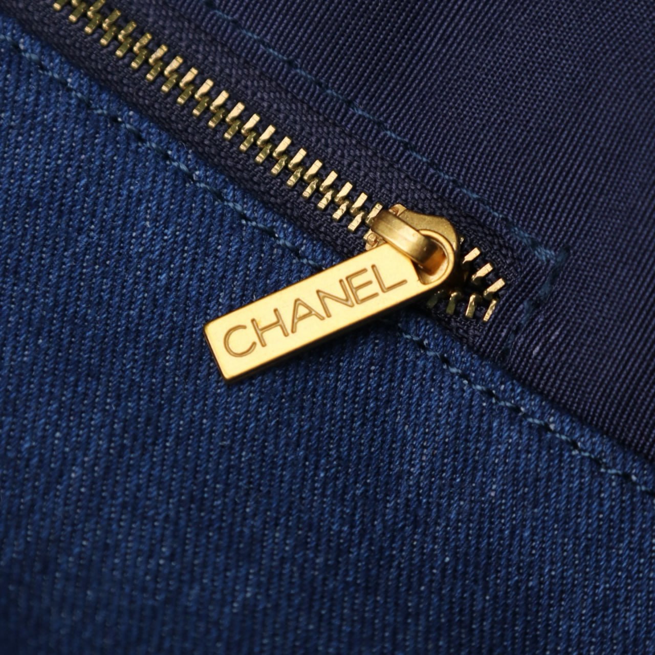 CHANEL 22 Large Tote Bag (Denim & Leather)