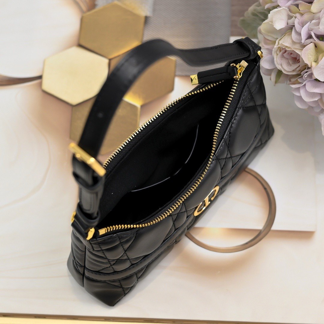 Dior Groove